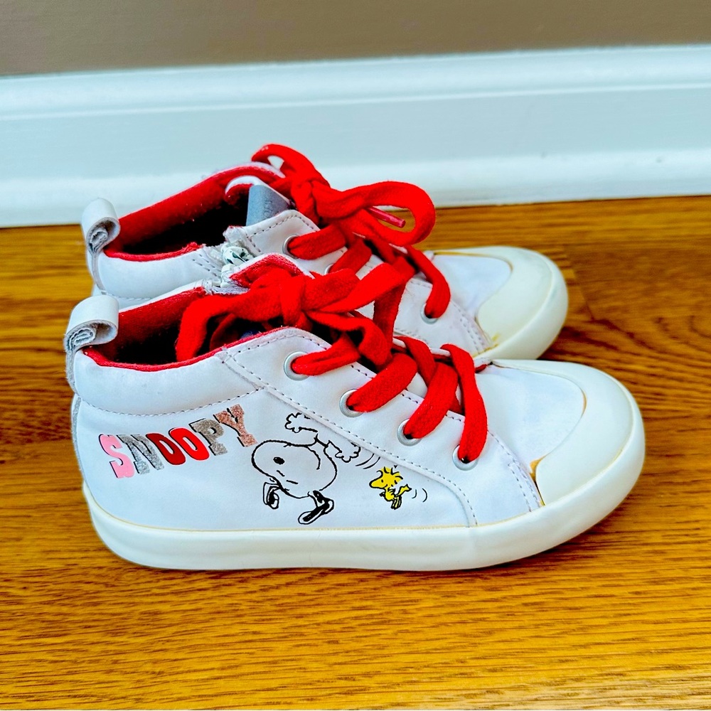 ZARA Baby Snoopy Sparkle Sneakers SIZE 9